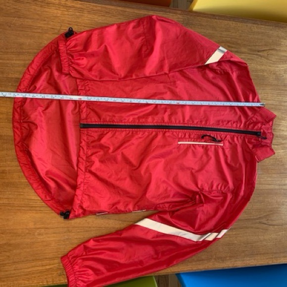 Running Room windbreaker. Size large. Measurements in photos - Picture 3 of 7